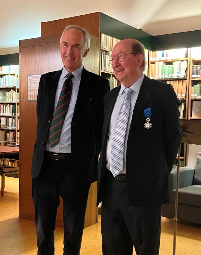 Ron Laskey Receiving The Award presented by Professor Hugues de Thé, Professor of Molecular Oncology at the College de France.