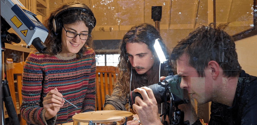Joana, Joseph, and Jonah using a laser vibrometer on a custom set-up to record peacock spiders’ dancing vibrations. Photo: Damian Elias Joana, Joseph, and Jonah using a laser vibrometer on a custom set-up to record peacock spiders’ dancing vibrations. Photo: Damian Elias